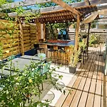 Maison Tiki Tahiti * אלס